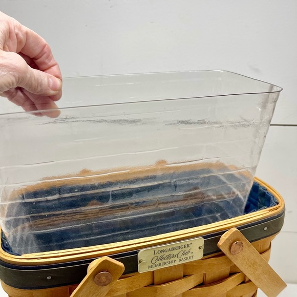 Leuenberger collectors club double handle basket with green accent fabric liner - Picture 6 of 6